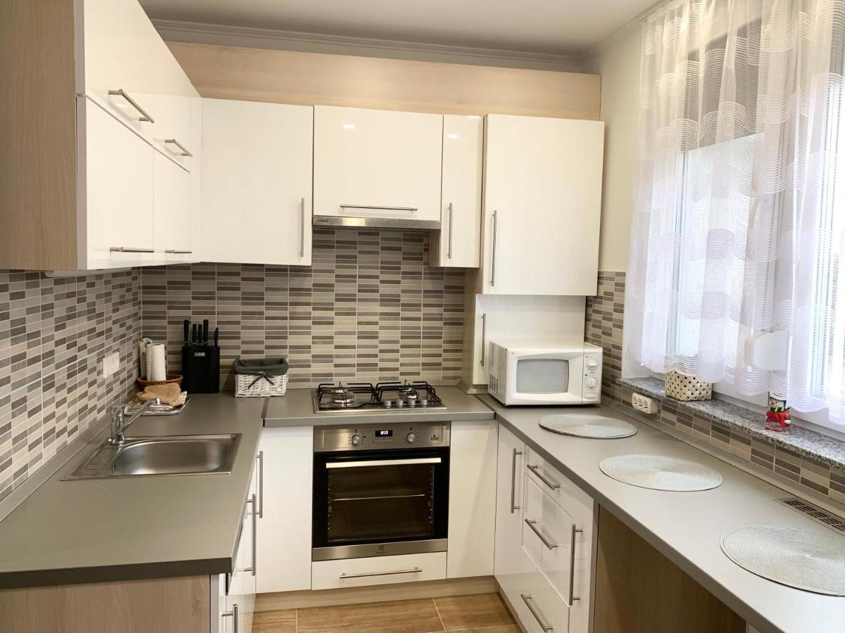 Modern Two Bedroom Flat With Balcony Lenti Ngoại thất bức ảnh